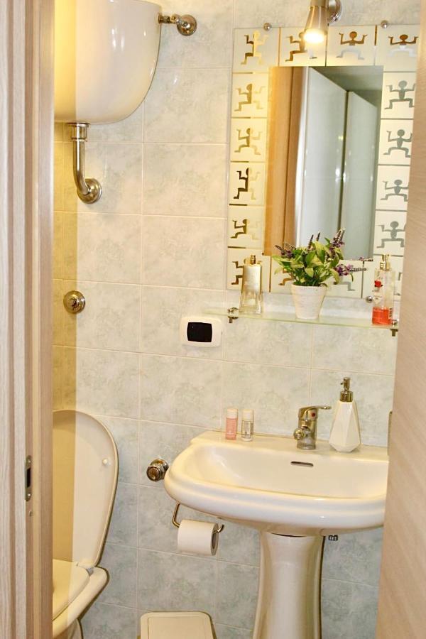 Rooms 166 Наполи Екстериор снимка